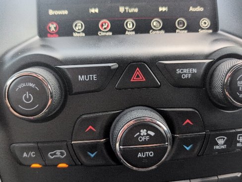 Used 2019 Dodge Durango SXT image 18