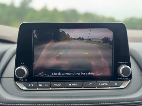 Used 2023 Nissan Rogue SV image 18