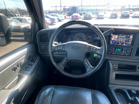 Used 2006 Chevrolet Silverado 2500 LT w/ Heavy-Duty Power Package image 87