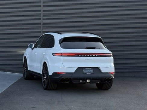 New 2025 Porsche Cayenne E-Hybrid image 3