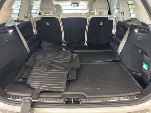 Used 2025 Volvo XC90 B5 Plus w/ Protection Package Premier image 9
