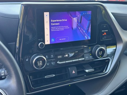 Certified 2024 Toyota Highlander XLE image 27