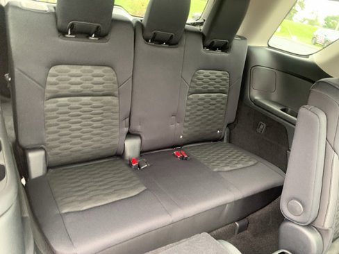 New 2025 Nissan Pathfinder SV w/ SV Premium Package image 31