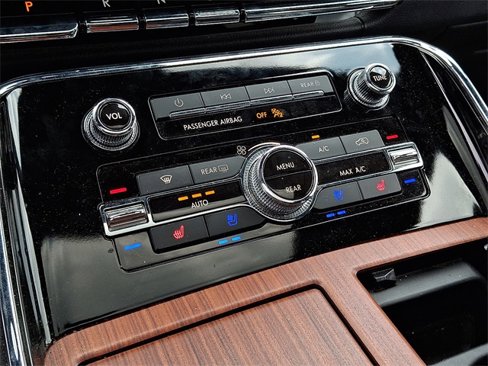 Certified 2024 Lincoln Navigator Premiere image 13