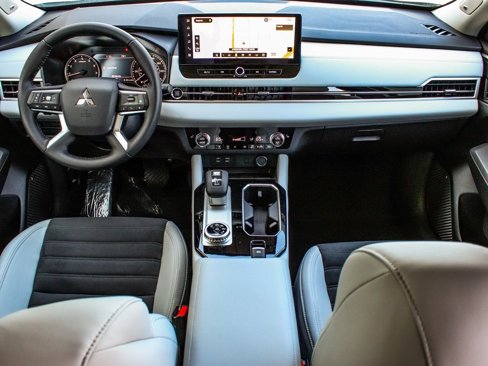 New 2025 Mitsubishi Outlander SE image 37
