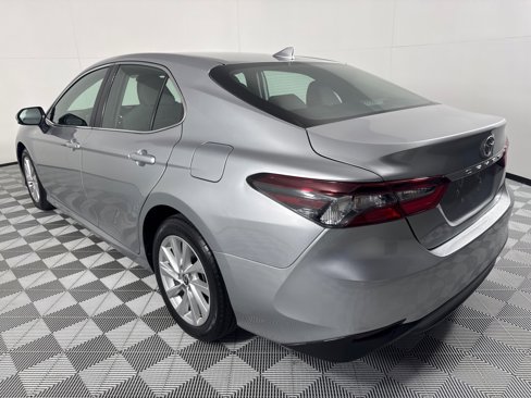 Used 2022 Toyota Camry LE image 8
