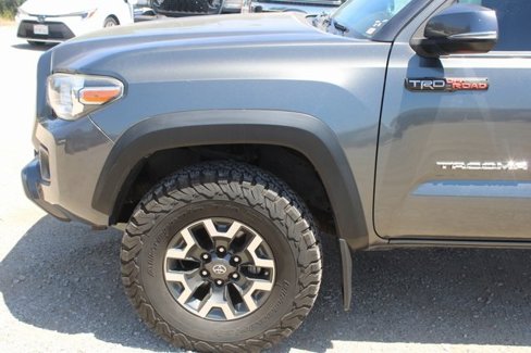 Used 2017 Toyota Tacoma TRD Off-Road image 7