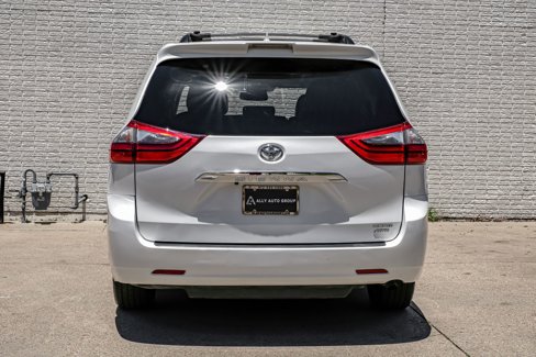 Used 2020 Toyota Sienna Limited Premium image 9