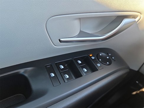 Used 2025 Hyundai Tucson SE image 17