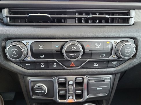 New 2025 Jeep Gladiator Sport image 15