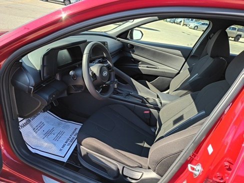 Used 2025 Hyundai Elantra Sport image 11