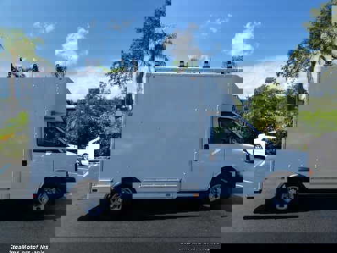 Used 2017 Chevrolet Express 3500 image 2