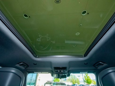 New 2024 Land Rover Defender 90 X-Dynamic SE image 48
