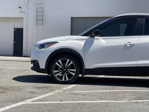 Used 2018 Nissan Kicks SV image 2