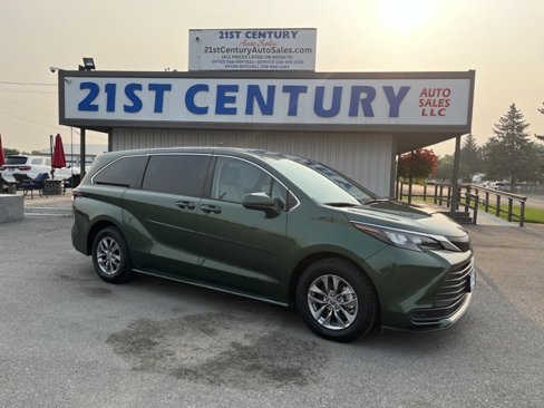 Used 2024 Toyota Sienna LE image 1