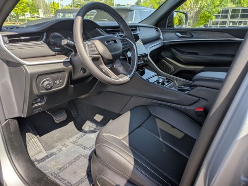 New 2025 Jeep Grand Cherokee Limited w/ Luxury Tech Group II image 9