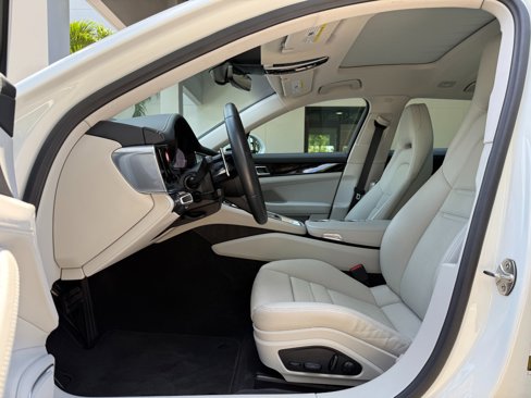 Used 2023 Porsche Panamera 4 w/ Premium Package image 23