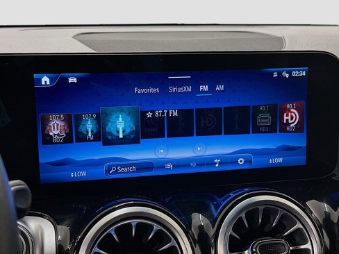 Used 2025 Mercedes-Benz GLB 250 4MATIC image 21
