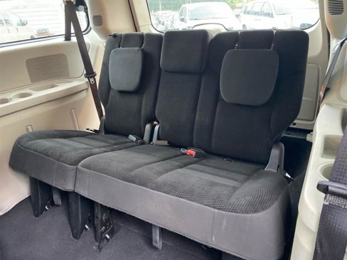 Used 2019 Dodge Grand Caravan SE w/ UConnect Hands-Free Group image 11
