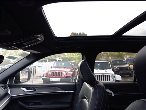 New 2025 Jeep Grand Cherokee Limited w/ Black Appearance Package image 19