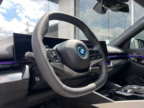 Used 2024 BMW i5 eDrive40i w/ Convenience Package image 42