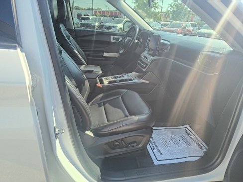 Used 2022 Ford Explorer XLT w/ Equipment Group 202A image 19