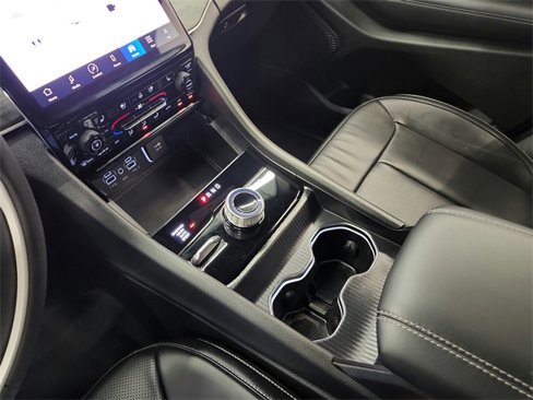 Used 2025 Jeep Grand Cherokee L Limited w/ Luxury Tech Group II image 24