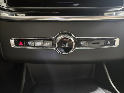 New 2026 Volvo XC90 B5 Plus image 16