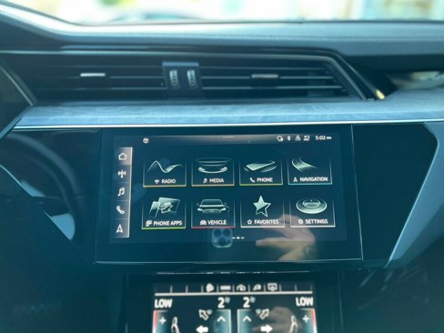 Used 2024 Audi Q8 e-tron Premium image 23