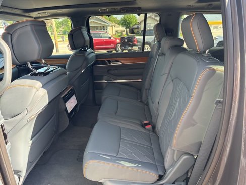 New 2024 Jeep Grand Wagoneer Series III w/ Flexible Seating Group image 16