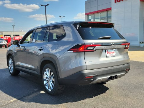 New 2026 Toyota Grand Highlander Platinum image 3