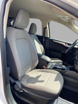 Used 2020 Ford Escape SE image 31