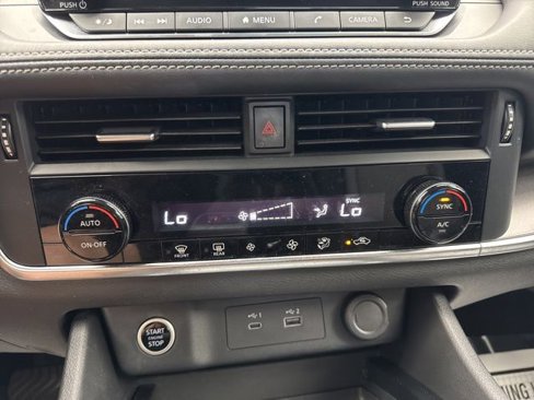 Used 2023 Nissan Rogue SV image 27