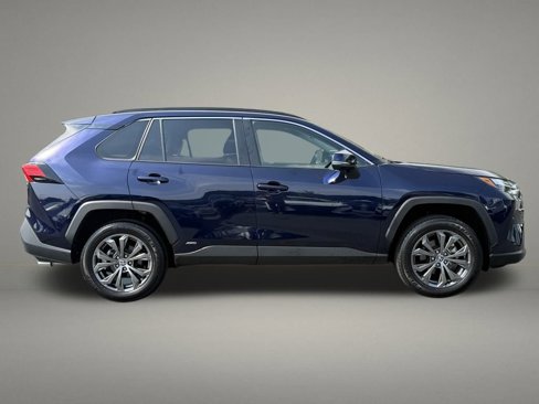 Used 2024 Toyota RAV4 XLE Premium image 6