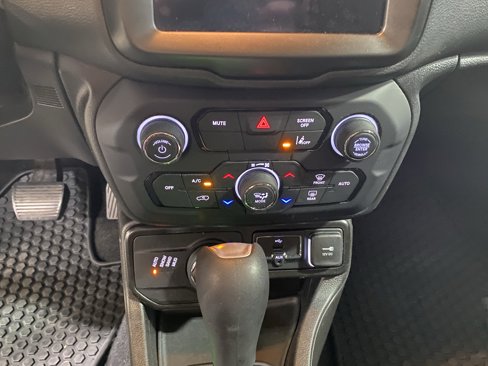 Used 2023 Jeep Renegade Altitude image 21