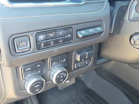 Used 2023 GMC Yukon XL Denali Ultimate image 25