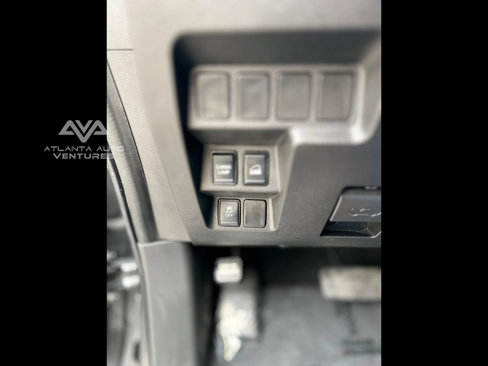 Used 2024 Nissan Frontier SV image 24