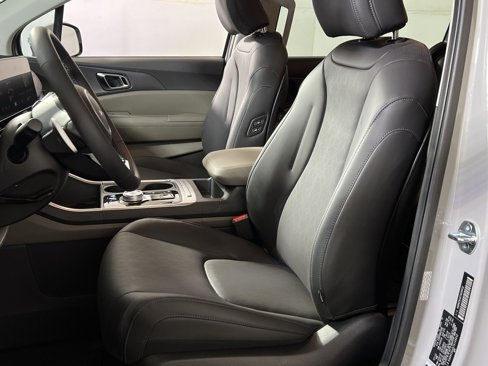 New 2026 Kia Carnival EX image 11