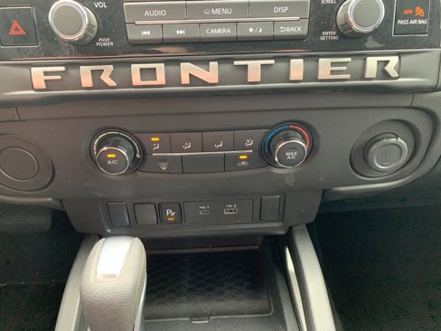 Used 2025 Nissan Frontier SV image 16