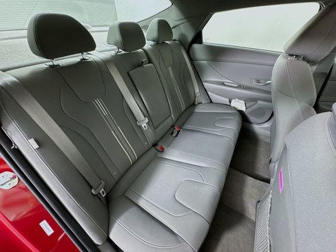 Certified 2025 Hyundai Elantra SEL image 29