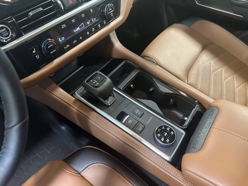 Used 2024 Nissan Pathfinder Platinum image 66