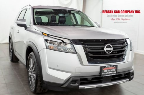 Used 2025 Nissan Pathfinder SL w/ SL Premium Package image 1