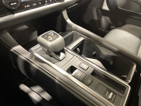 Used 2025 Nissan Pathfinder SV image 23