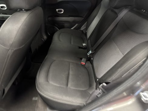 Used 2017 Kia Soul + image 11