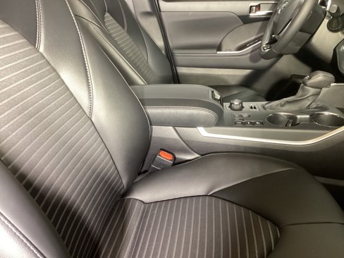 Used 2025 Toyota Highlander XSE image 4