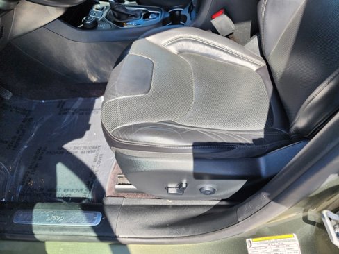 Used 2019 Jeep Cherokee Limited image 14