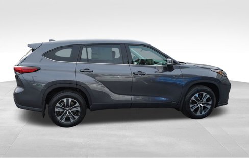 New 2025 Toyota Highlander XLE image 10