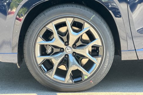 New 2026 Lexus TX 500h AWD image 11