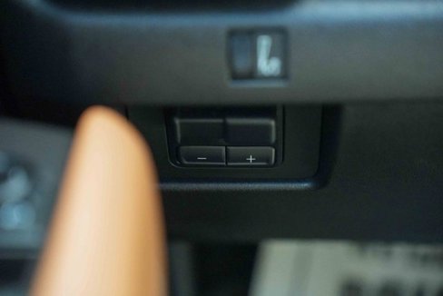 Used 2025 GMC Canyon AT4 image 32