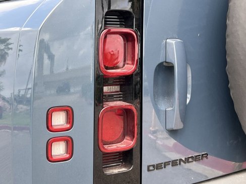New 2025 Land Rover Defender 90 S image 10